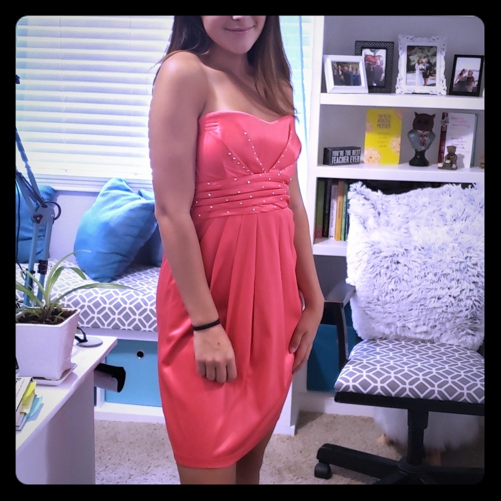 Strapless coral minidress
